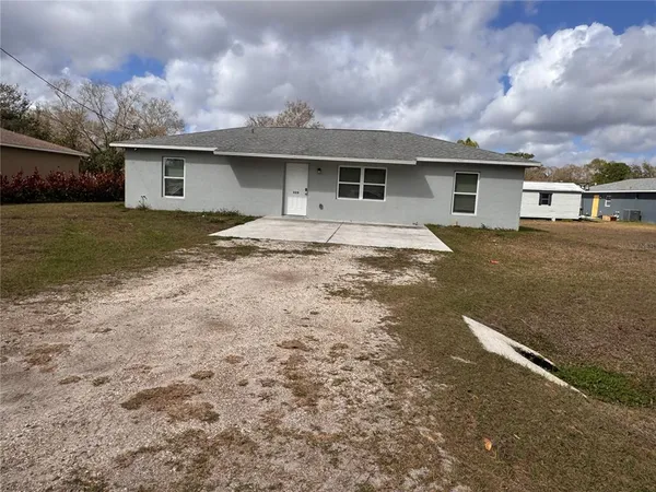 a view of a yard in front of a house
