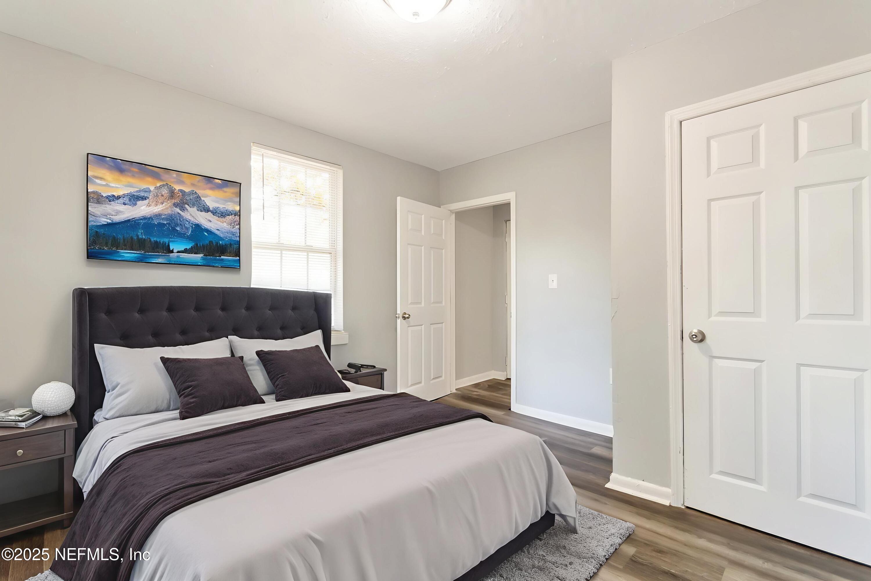 1165 Hart Street Jacksonville, FL 32209 - Photo 15 of 22 a bedroom with a bed and a painting on the wall