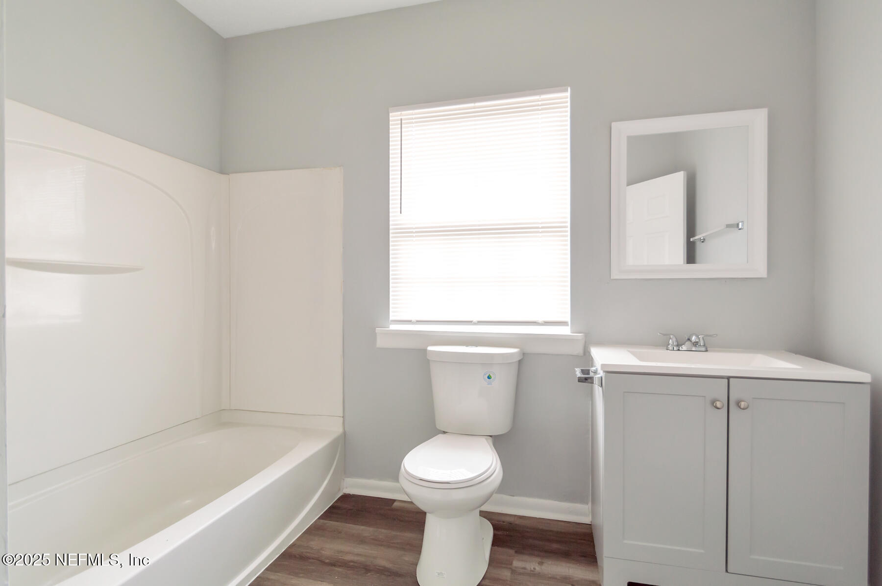 1165 Hart Street Jacksonville, FL 32209 - Photo 9 of 22 a bathroom with a toilet a sink and bathtub