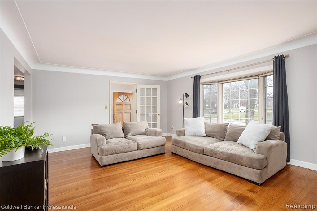 1485 Fairholme Road Grosse Pointe Woods, MI 48236 - Photo 6 of 40