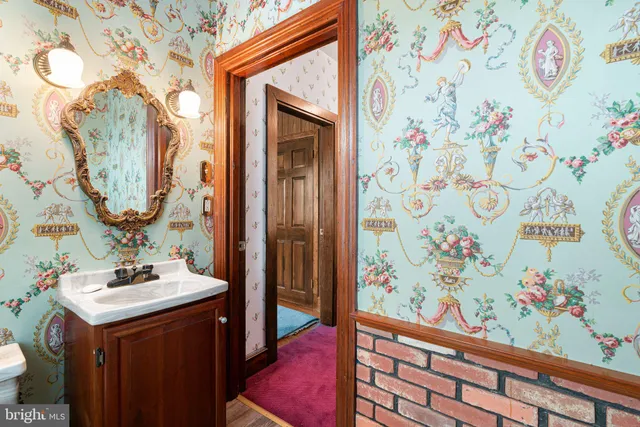 a view of livingroom with hardwood floor and window