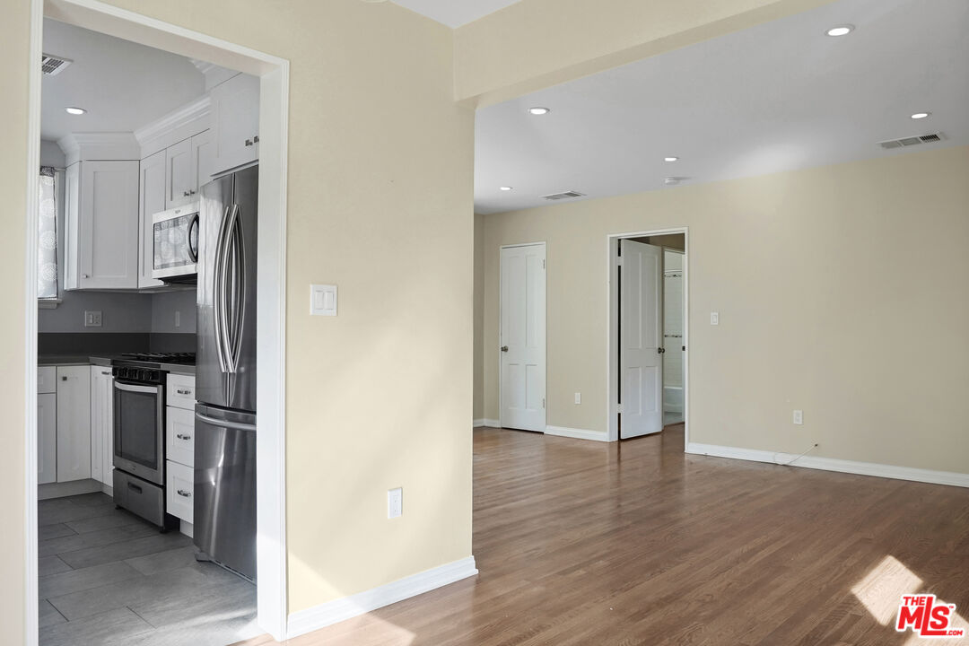 1201 Columbia Place Pasadena, CA 91105 - Photo 7 of 23