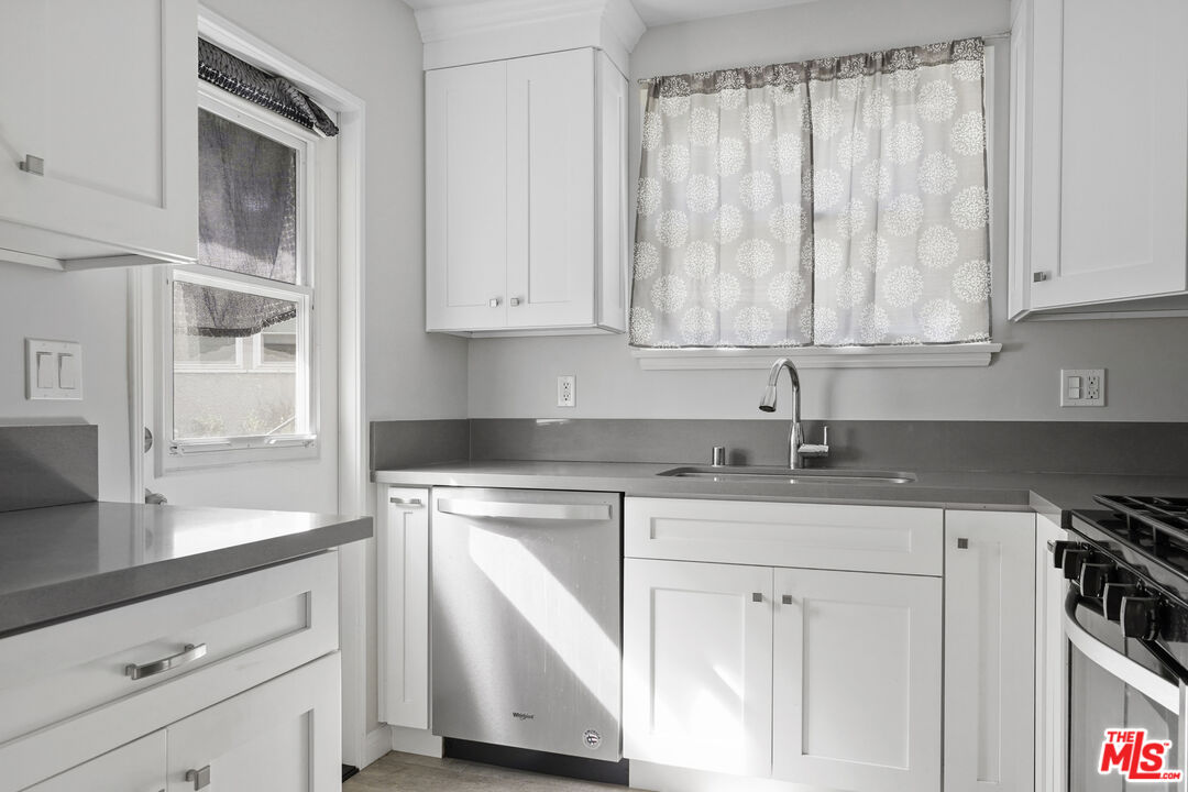 1201 Columbia Place Pasadena, CA 91105 - Photo 10 of 23