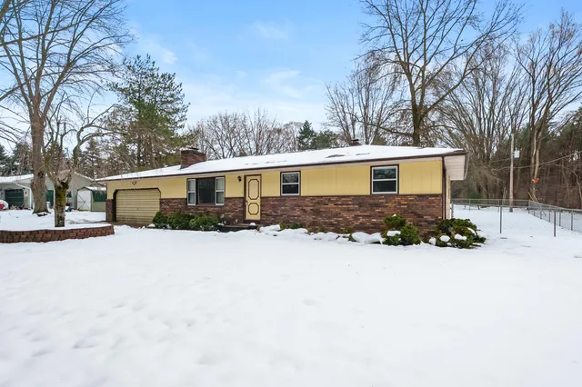 $265,000 | 806 East 4th Street, Lawton, MI 49065