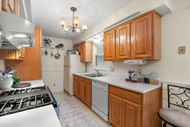 $265,000 | 806 East 4th Street, Lawton, MI 49065