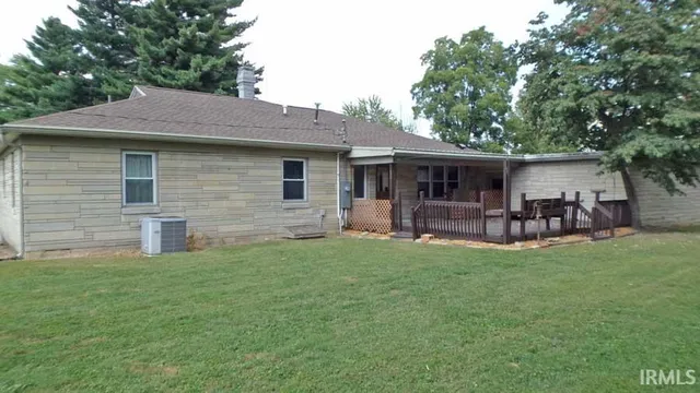 $334,900 | 105 Wolfe Street, Oaktown, IN 47561