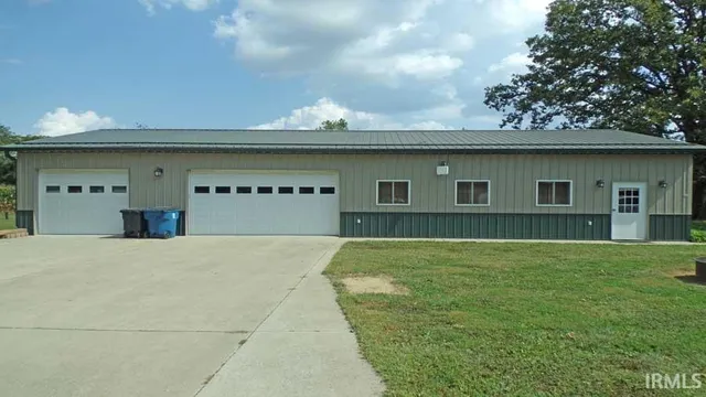 $334,900 | 105 Wolfe Street, Oaktown, IN 47561