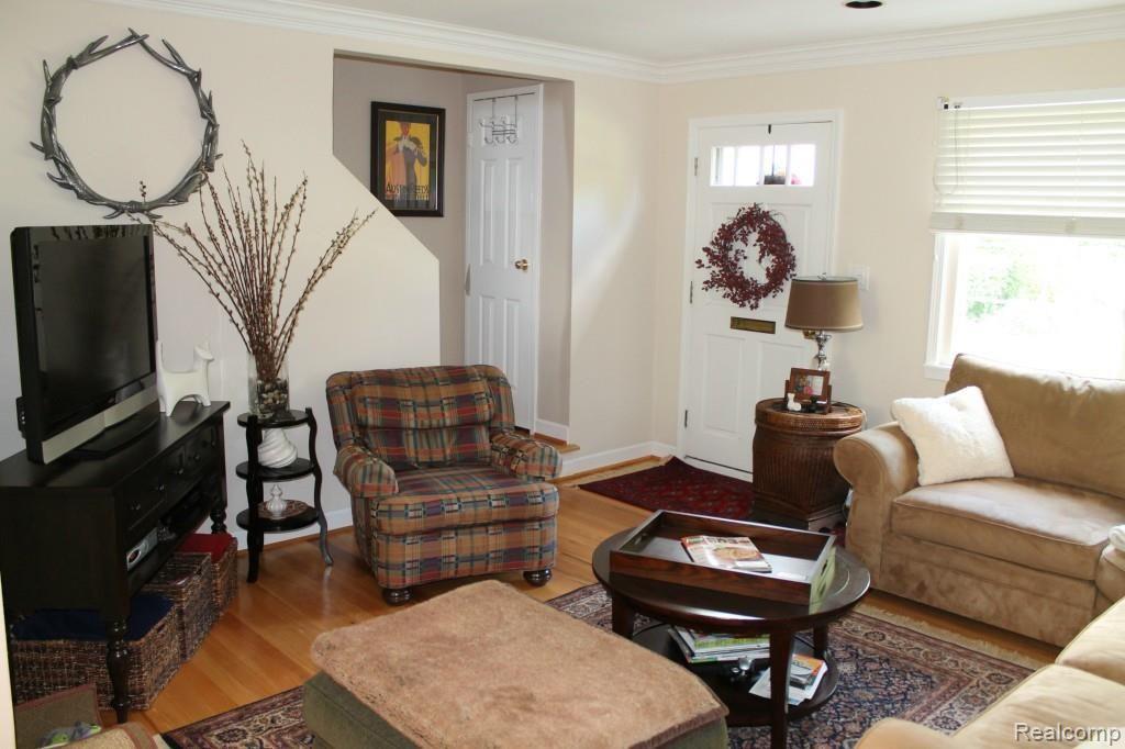 1770 Graefield Road Birmingham, MI 48009 - Photo 2 of 13 Living Room - Glistening Hardwood Floor!