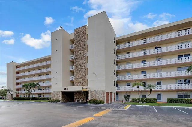 $239,500 | 321 Southeast 3rd Street, Unit 307, Dania Beach, FL 33004