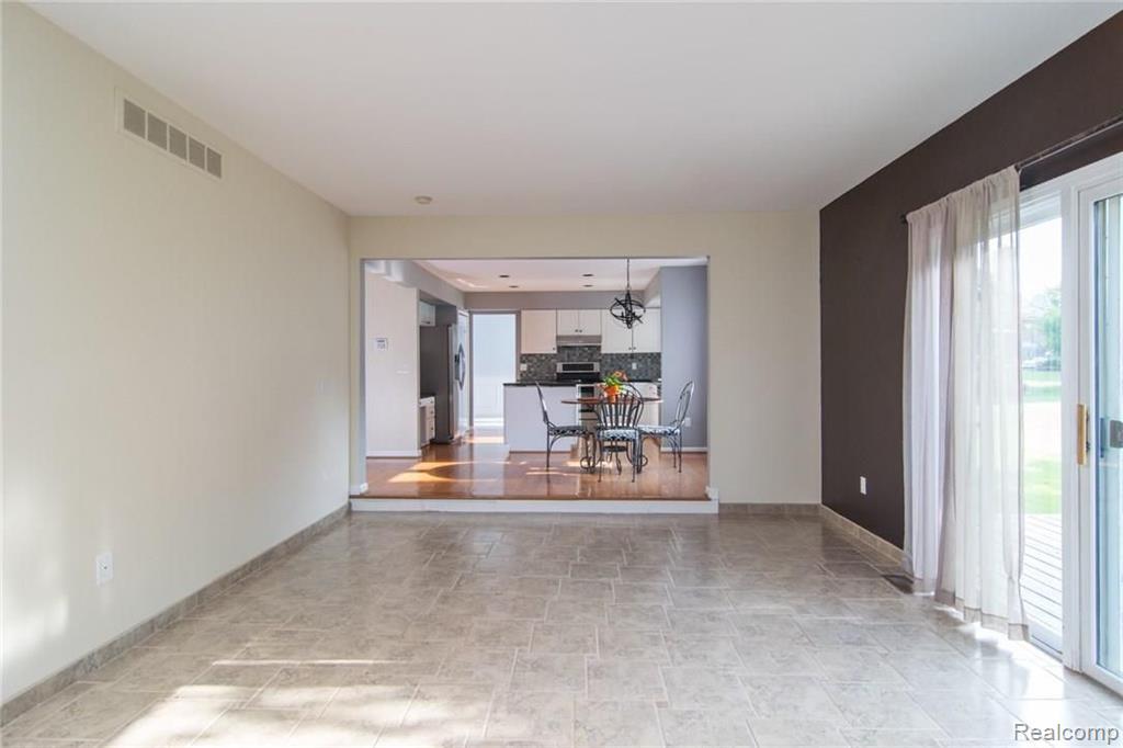 3055 Lexham Lane Rochester Hills, MI 48309 - Photo 14 of 35
