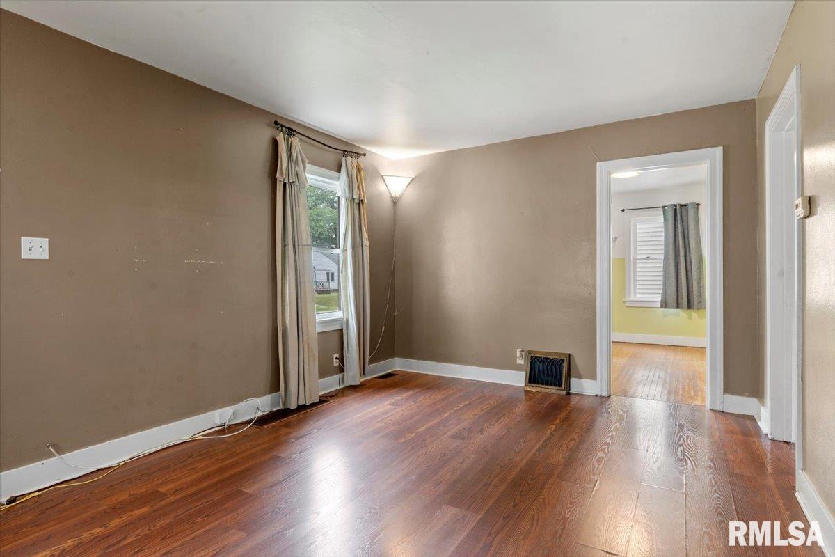2639 South 8th Street Springfield, IL 62703 - Photo 3 of 28