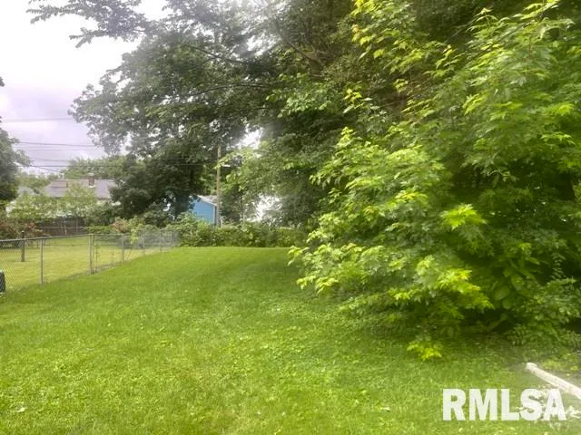 $29,900 | 1437 East Division Street, Decatur, IL 62526