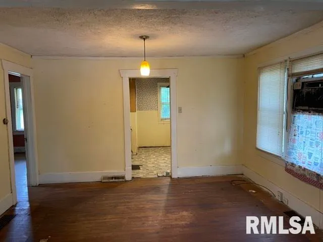 $29,900 | 1437 East Division Street, Decatur, IL 62526