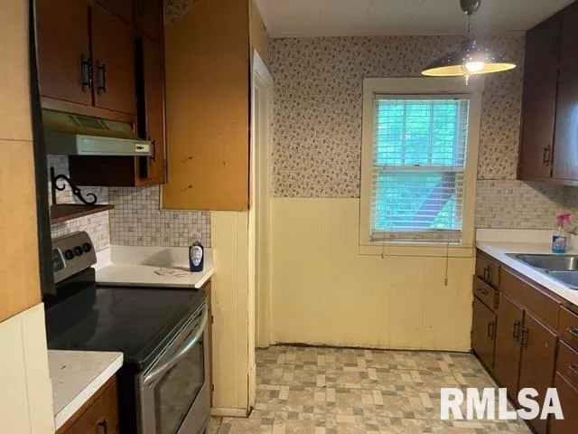 $29,900 | 1437 East Division Street, Decatur, IL 62526