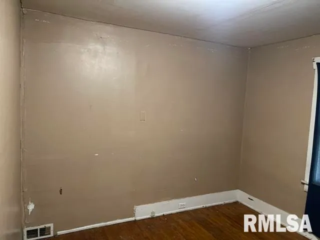 $29,900 | 1437 East Division Street, Decatur, IL 62526