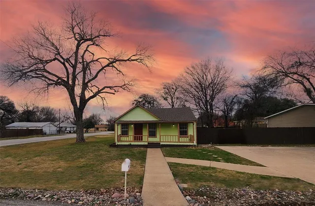 $1,650 | 233 Texas Street, Cedar Hill, TX 75104