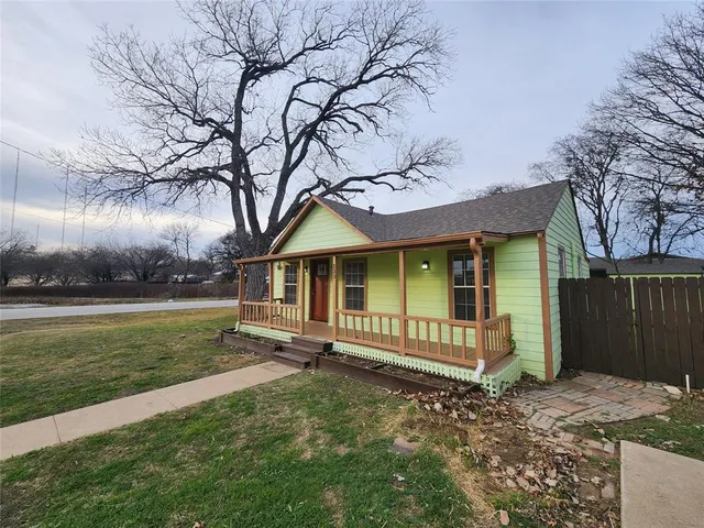 $1,650 | 233 Texas Street, Cedar Hill, TX 75104