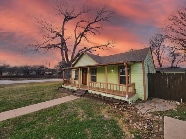 $1,650 | 233 Texas Street, Cedar Hill, TX 75104