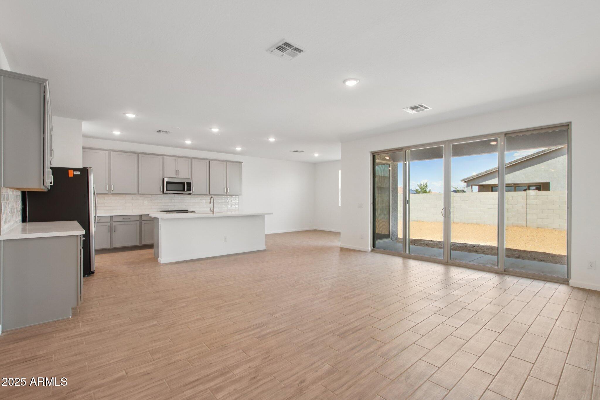 15734 West Brown Street Waddell, AZ 85355 - Photo 15 of 61 15-web-or-mls-W Brown St-S2708-015