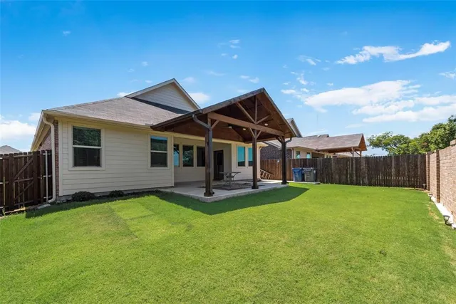 a view of a house with backyard and porch