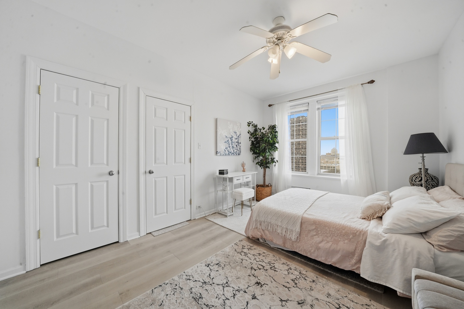 6101 North Sheridan Road, Unit 12E Chicago, IL 60660 - Photo 13 of 32