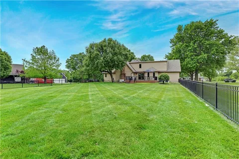 $900,000 | 11260 West 155th Terrace, Overland Park, KS 66221