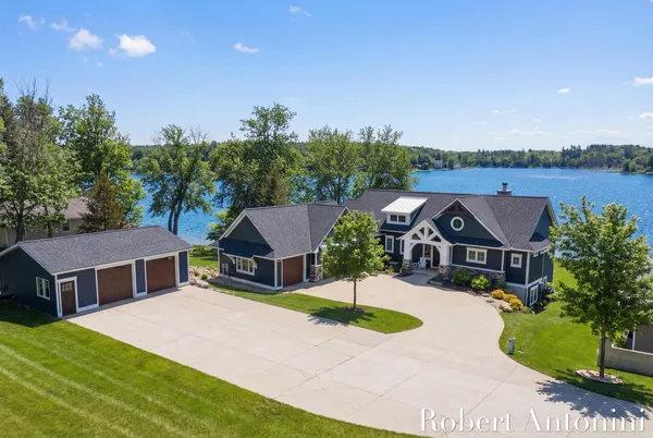 $1,295,000 | 162 Lakeview Drive, Wayland, MI 49348