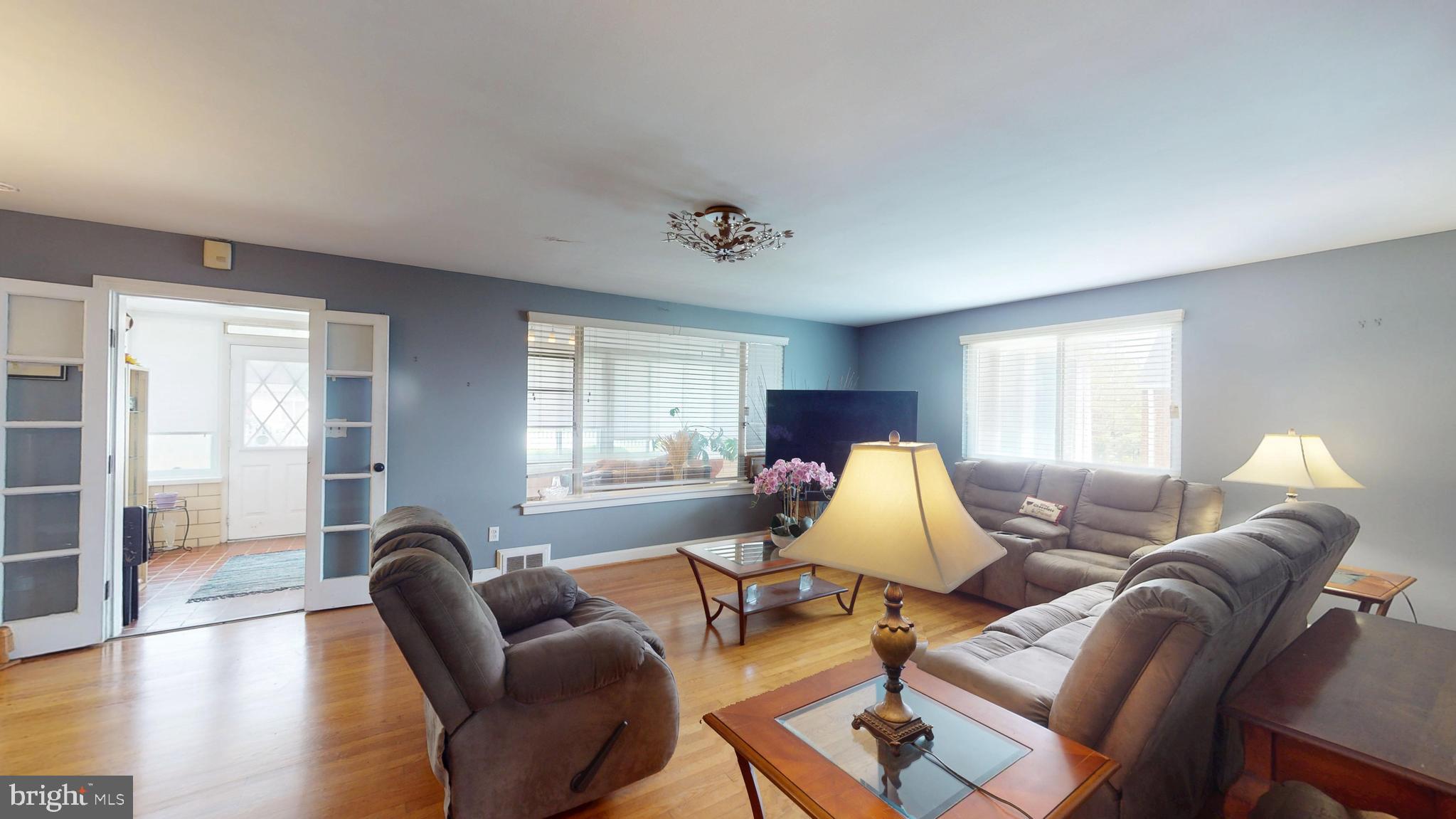 6103 Manor Road Clinton, MD 20735 - Photo 13 of 48 a living room with furniture