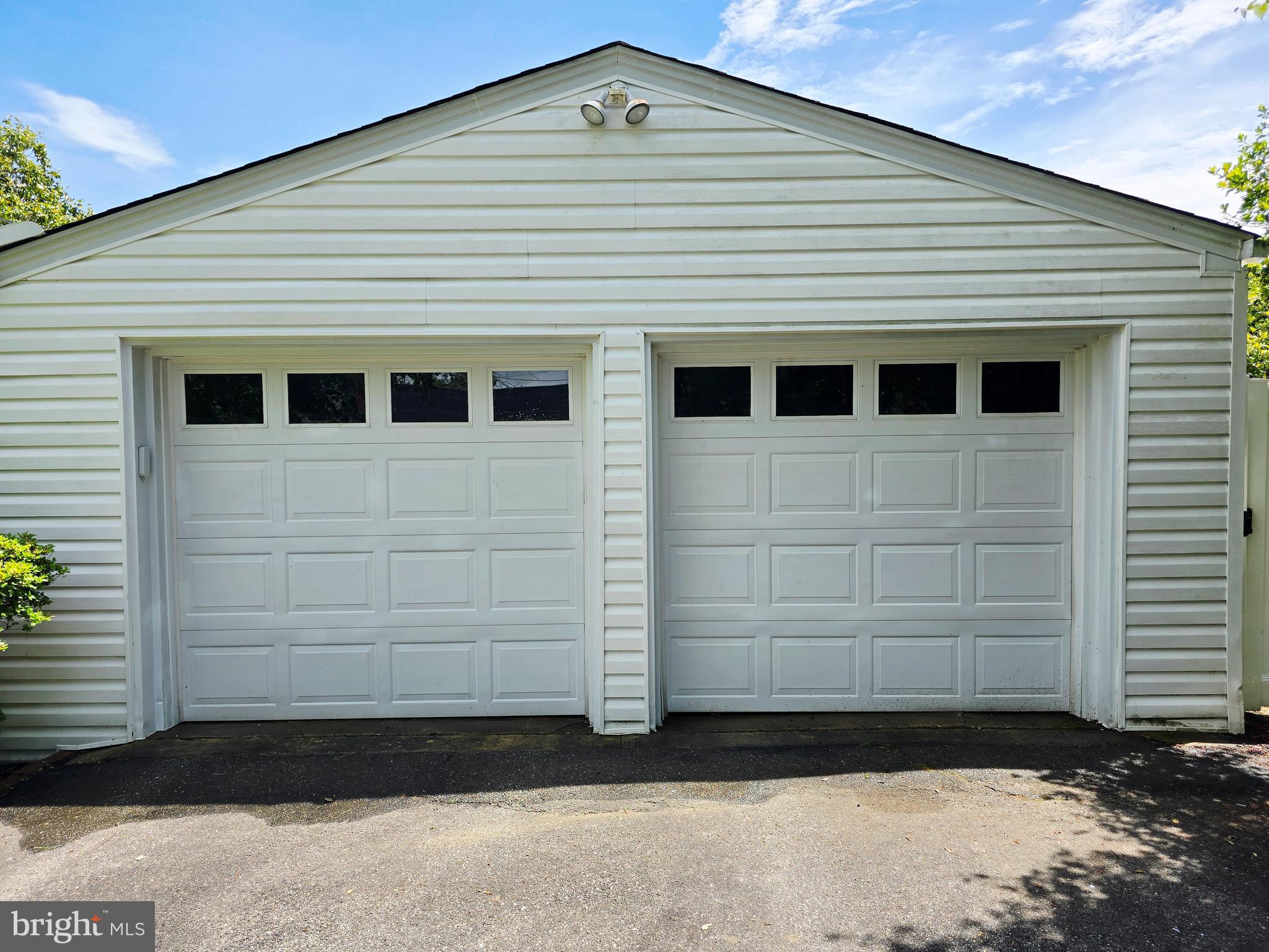 6103 Manor Road Clinton, MD 20735 - Photo 5 of 48 a front view of a house