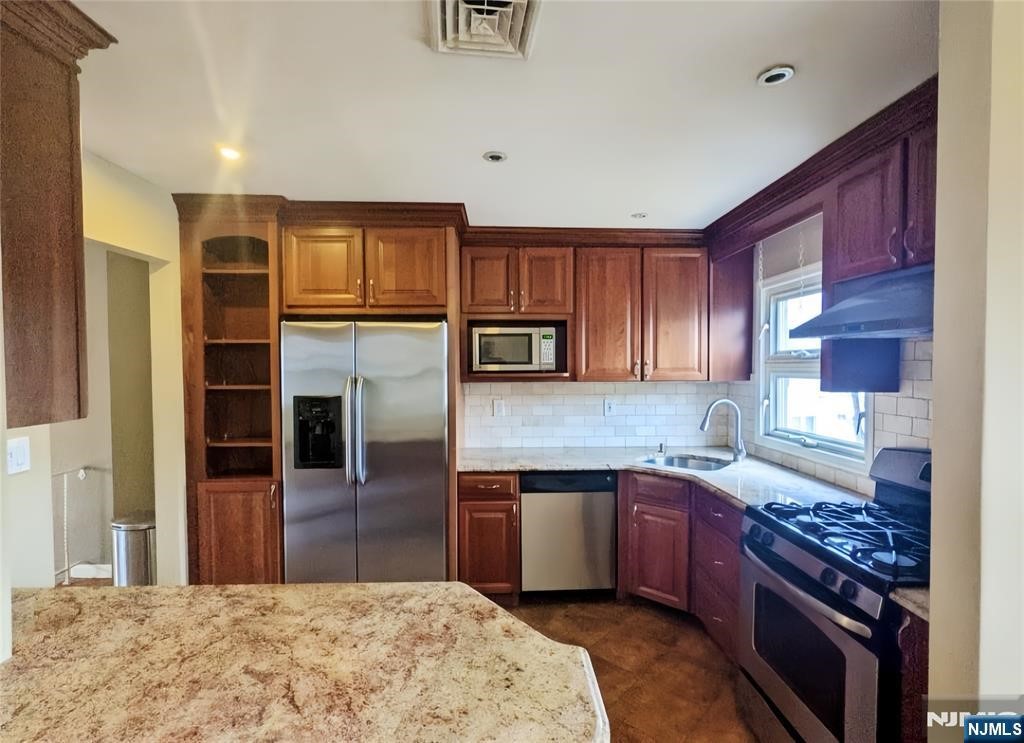 88 Herrick Street East Rutherford, NJ 07073 - Photo 8 of 27 Gallery Image 8