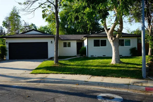 $460,000 | 2214 Fordham Avenue, Clovis, CA 93611