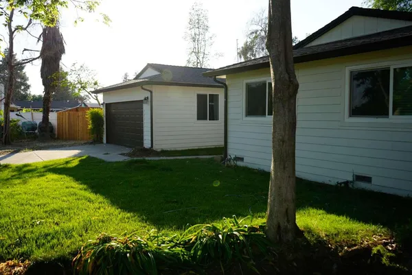 $460,000 | 2214 Fordham Avenue, Clovis, CA 93611