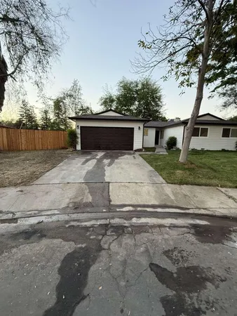 $460,000 | 2214 Fordham Avenue, Clovis, CA 93611