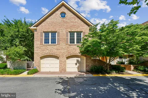 $750,000 | 5823 Linden Square Court, Unit 52, Rockville, MD 20852