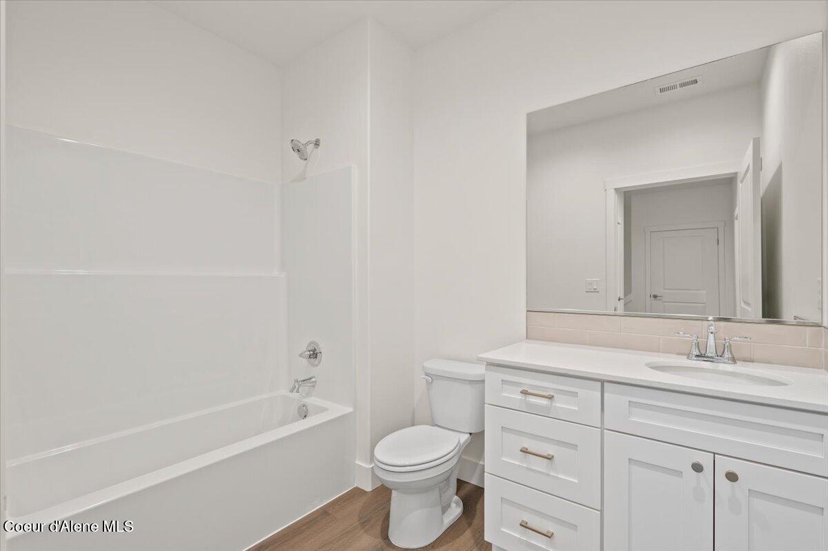 627 North Galbraith Loop Post Falls, ID 83854 - Photo 28 of 38 Main Bathroom