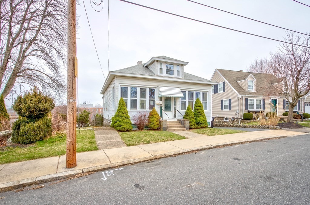 12 Sumner Road Salem, MA 01970 - Photo 4 of 36