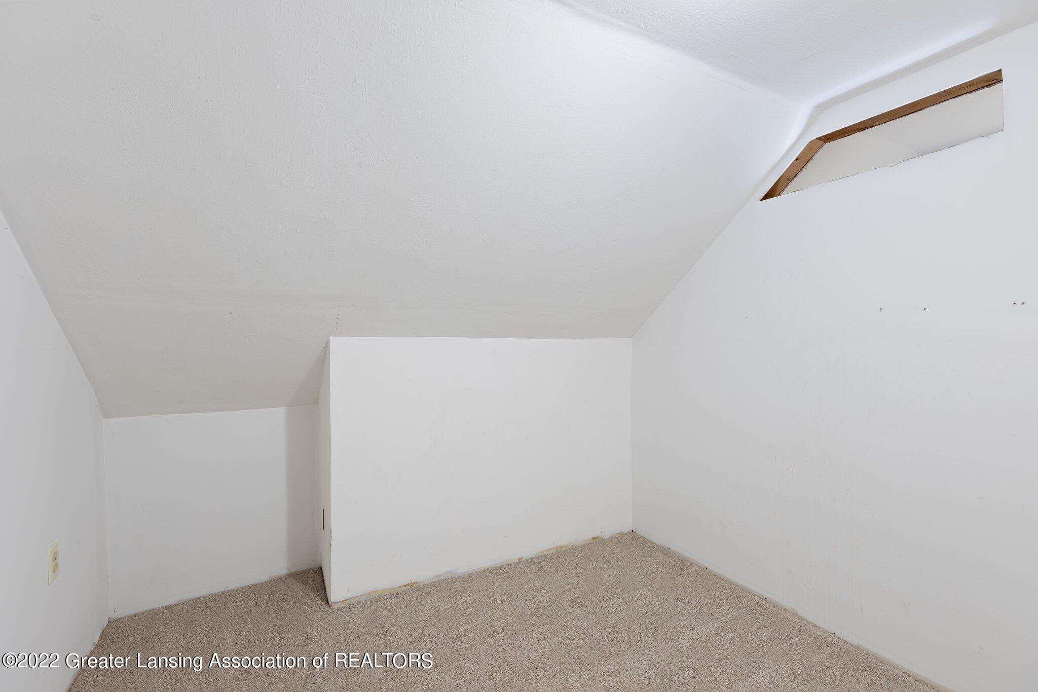 16060 Brook Road Lansing, MI 48906 - Photo 23 of 34 23-web-or-mls-1P6A8120
