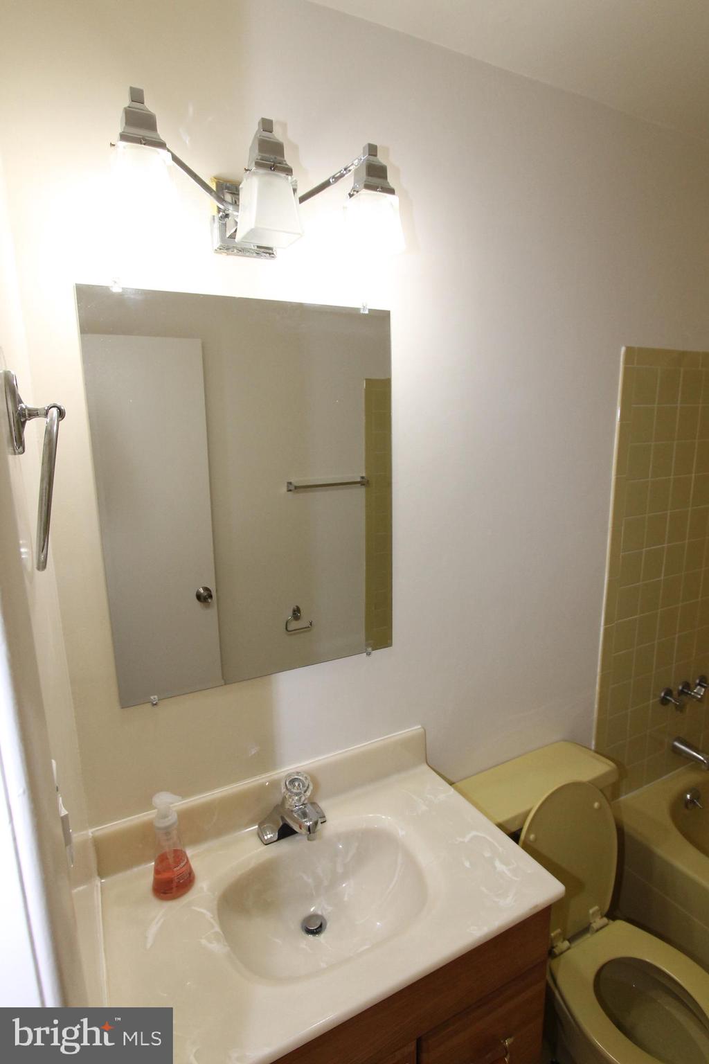 386 Bolton Road East Windsor, NJ 08520 - Photo 20 of 30 Main Bath