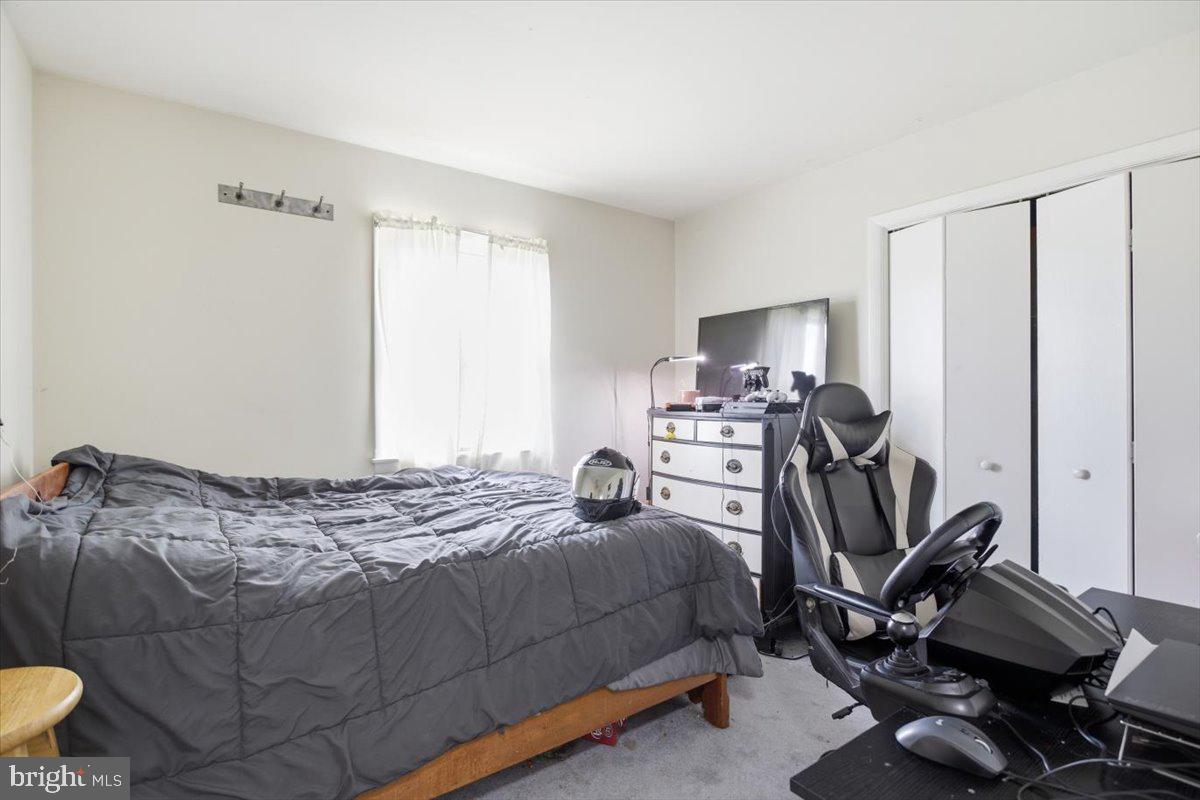 15421 Oakland Road Goldsboro, MD 21636 - Photo 13 of 20 a bedroom with a bed a desk and chair