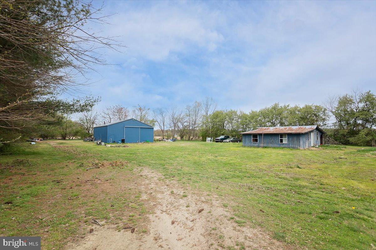 15421 Oakland Road Goldsboro, MD 21636 - Photo 17 of 20 a backyard of a house with plants and large trees