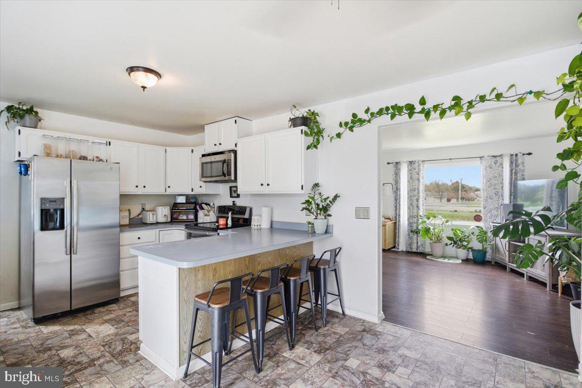 15421 Oakland Road Goldsboro, MD 21636 - Photo 6 of 20 a kitchen with counter top space and refrigerator