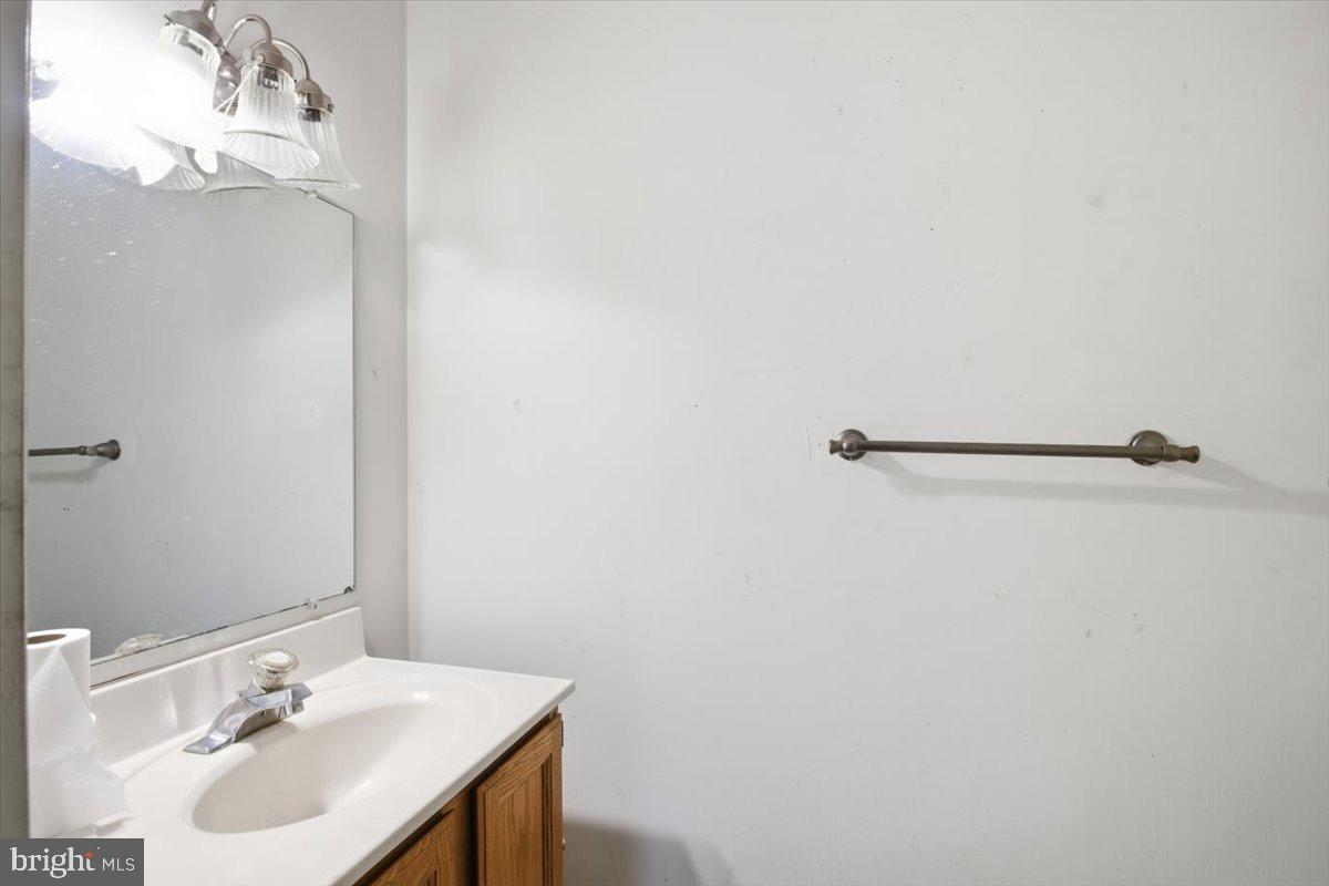 15421 Oakland Road Goldsboro, MD 21636 - Photo 10 of 20 a bathroom with a sink vanity and a mirror