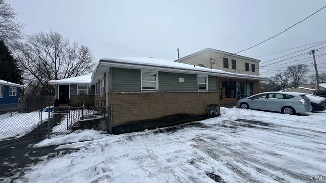 $289,900 | 402 Buckley Road, Salina, NY 13088