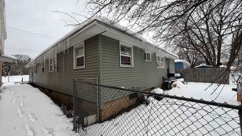 402 Buckley Road Salina, NY 13088 - Photo 4 of 18