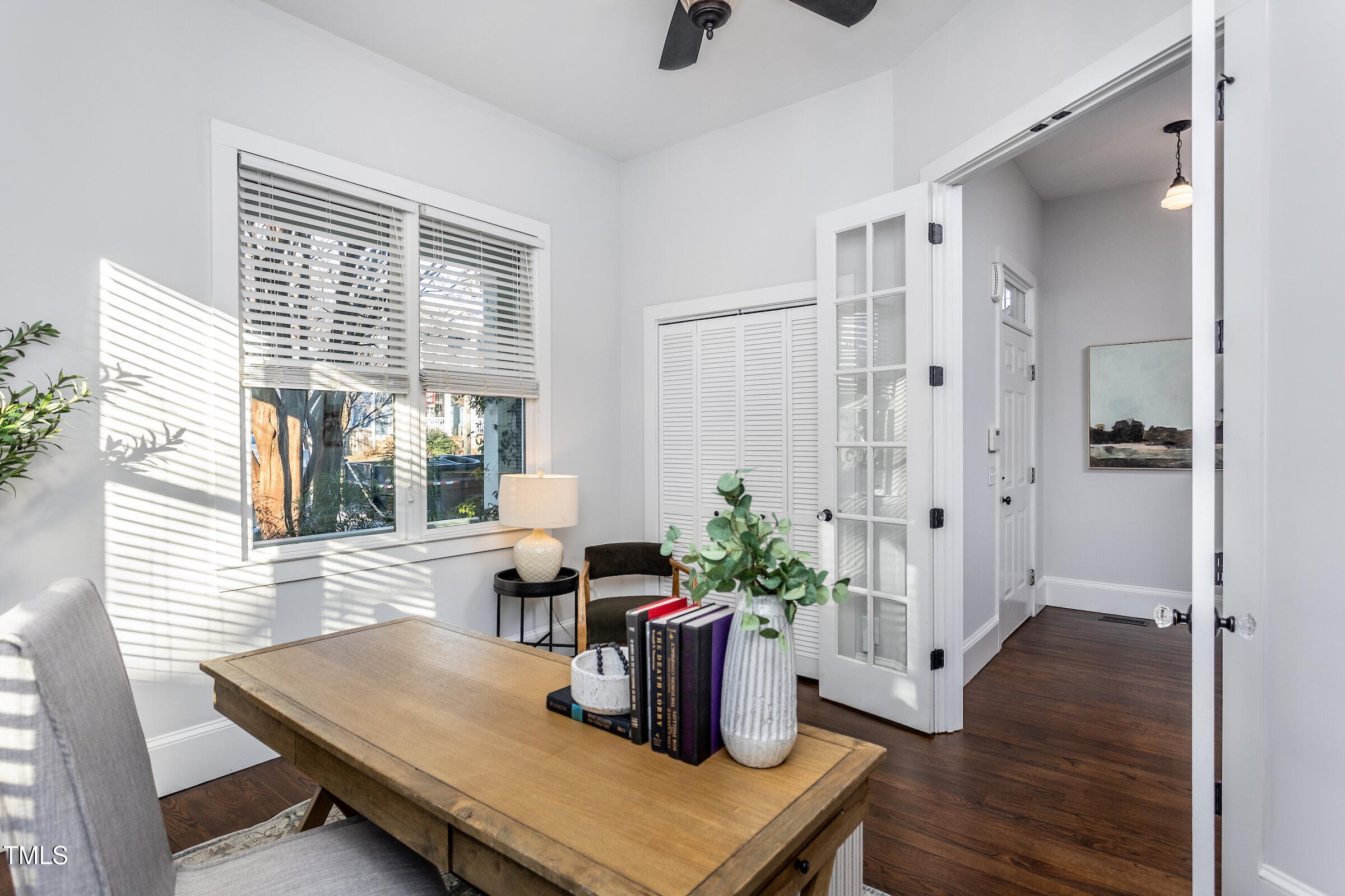 542 East Martin Street Raleigh, NC 27601 - Photo 33 of 45 a room with furniture and window