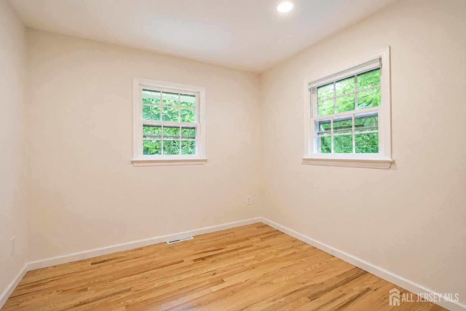 129 Cottrell Road Old Bridge, NJ 07747 - Photo 13 of 31 Gallery Image 13
