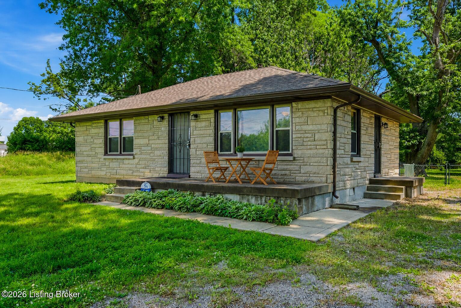 7117 Cane Run Road Louisville, KY 40258 - Photo 3 of 32 FE6CA0C1-4365-44F6-9604-758ED81EDECF