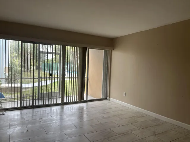 $1,600 | 1505 Crescent Circle, Unit B27, Lake Park, FL 33403