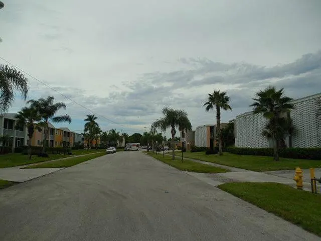 $1,600 | 1505 Crescent Circle, Unit B27, Lake Park, FL 33403