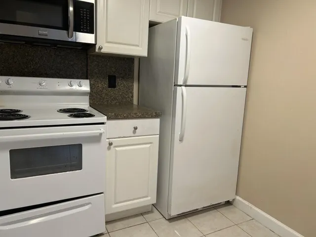 $1,600 | 1505 Crescent Circle, Unit B27, Lake Park, FL 33403